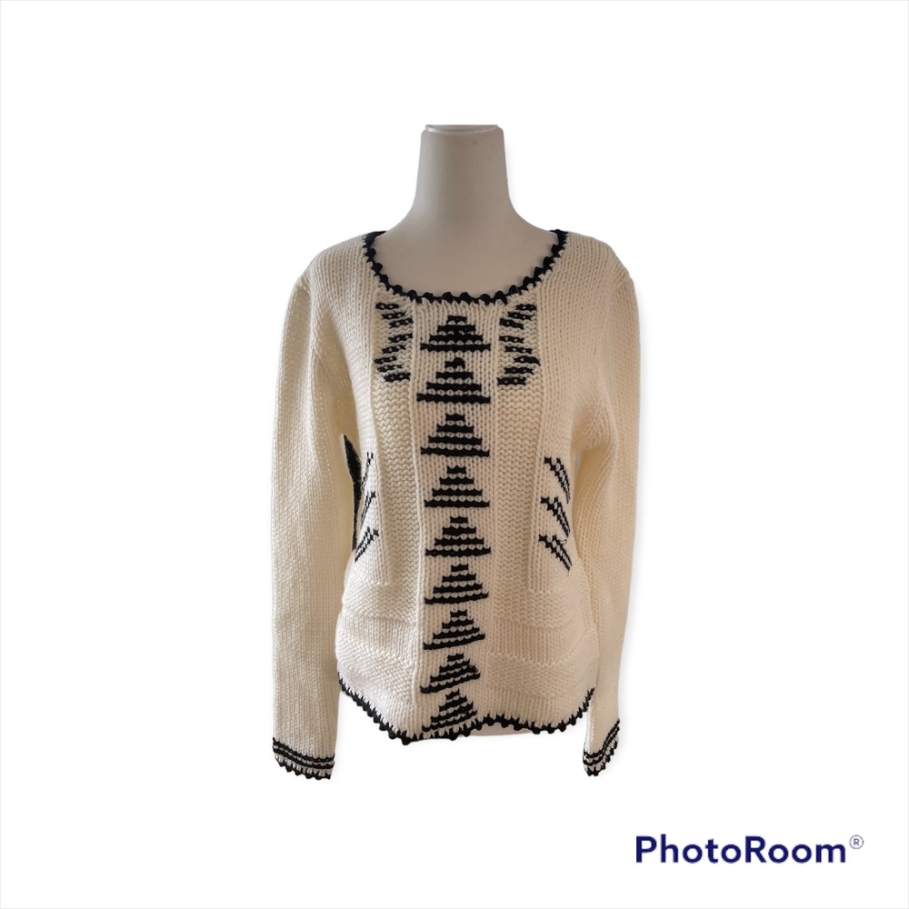 Willow & Clay Knit Sweater with Contrast Stitching and Pattern Size S`